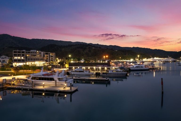 Photo of property in 34 Waikawa Road, Picton, 7220