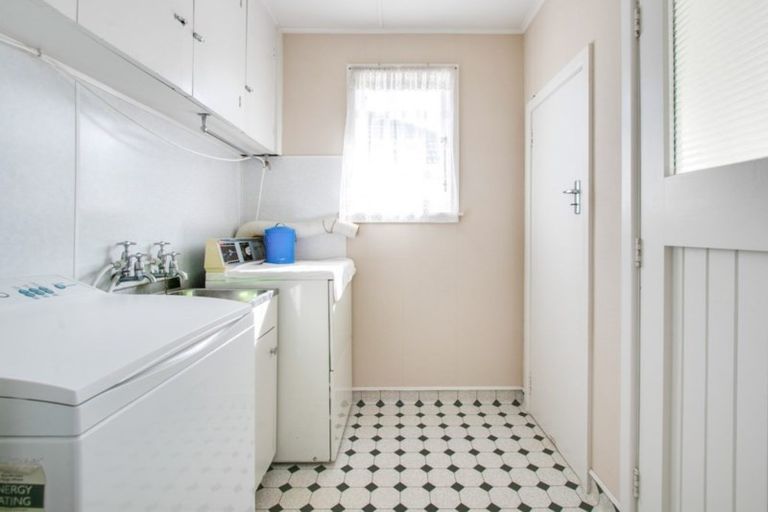 Photo of property in 14 Shackleton Street, Maraenui, Napier, 4110