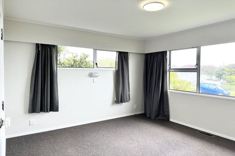 Photo of property in 18 Oakleigh Street, Maungaraki, Lower Hutt, 5010