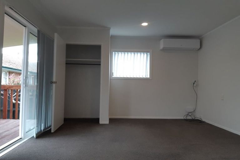 Photo of property in 1a Kiwi Esplanade, Mangere Bridge, Auckland, 2022