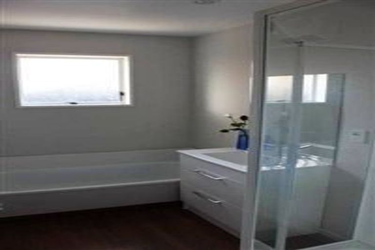 Photo of property in 2/8 Montclare Avenue, Ilam, Christchurch, 8041