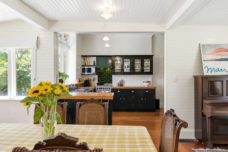 Photo of property in 35 Homewood Avenue, Karori, Wellington, 6012