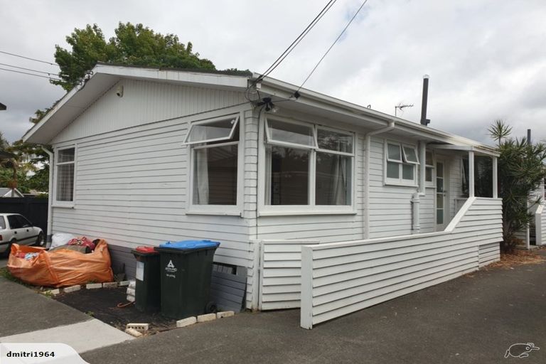 Photo of property in 2 Holly Street, Avondale, Auckland, 1026