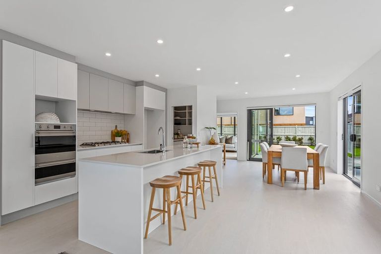 Photo of property in 77 Pepene Avenue, Takanini, Auckland, 2112