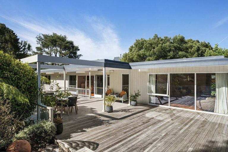 Photo of property in 5 Glentui Grove, Khandallah, Wellington, 6035