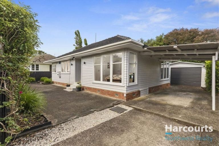Photo of property in 2/92 Kervil Avenue, Te Atatu Peninsula, Auckland, 0610
