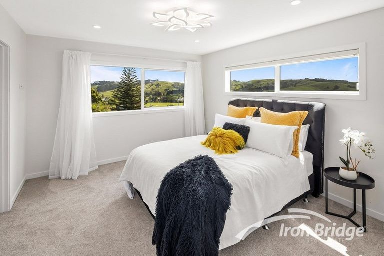 Photo of property in 20 Rauta Way, Helensville, 0800