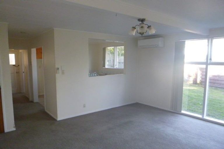 Photo of property in 19 Duchess Place, Maupuia, Wellington, 6022