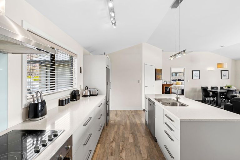 Photo of property in 4 Daniels Terrace, Wanaka, 9305