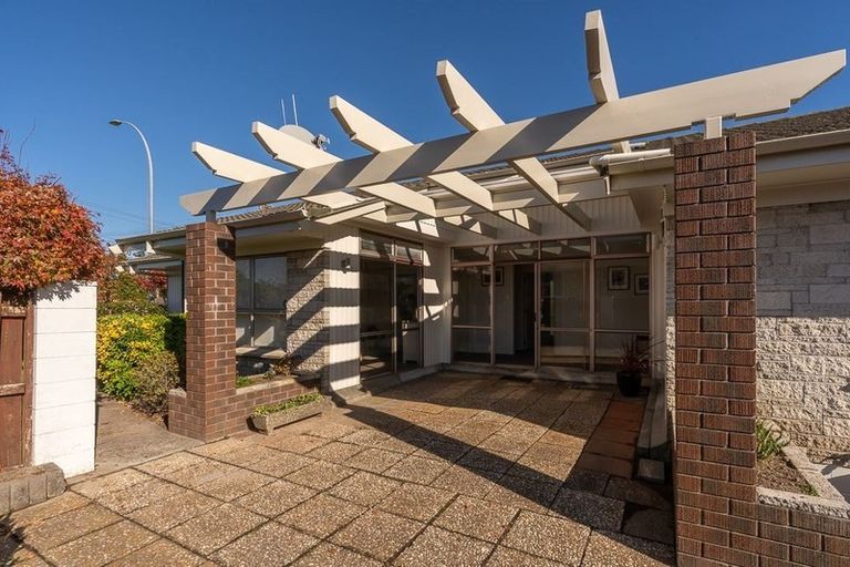 Photo of property in 24 Forest Lake Road, Forest Lake, Hamilton, 3200