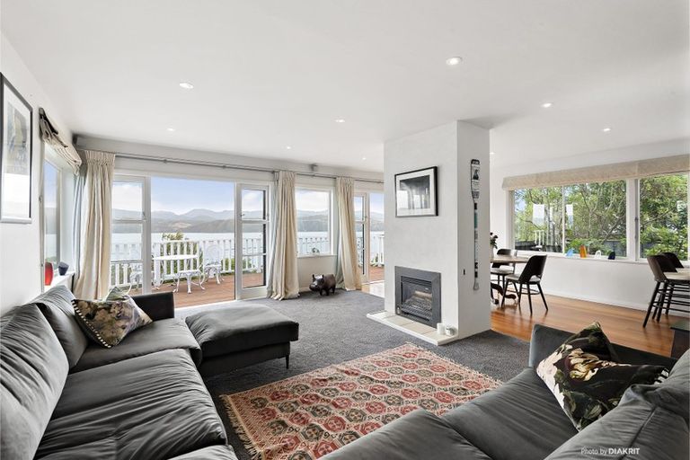 Photo of property in 22 Tai Paku Paku Road, Karaka Bays, Wellington, 6022