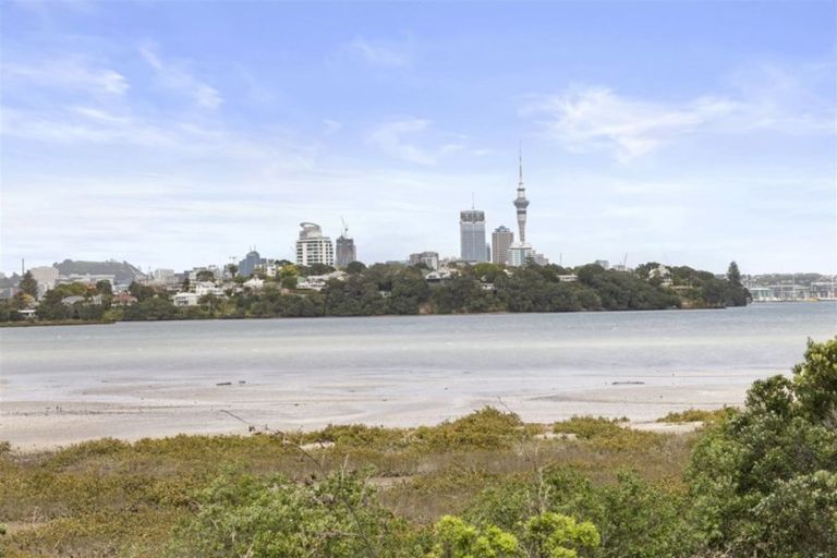 Photo of property in 16a Birkley Road, Bayswater, Auckland, 0622