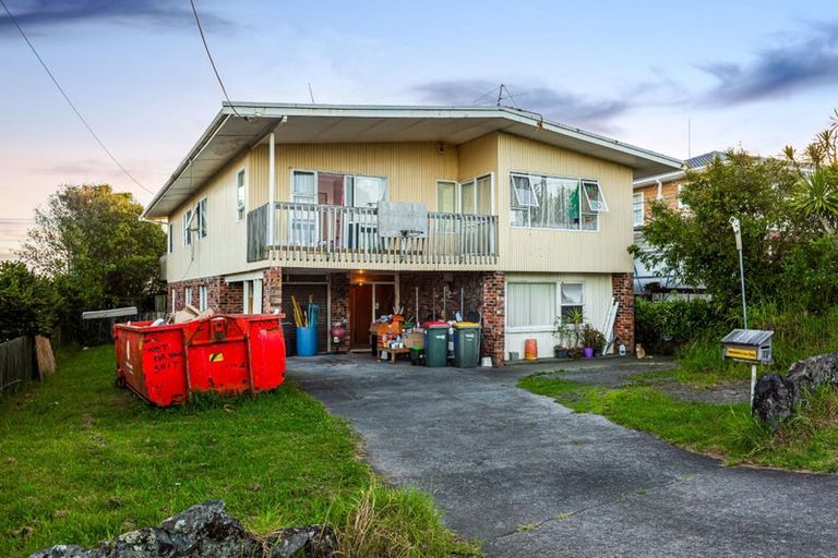 Photo of property in 74 Waimumu Road, Massey, Auckland, 0614