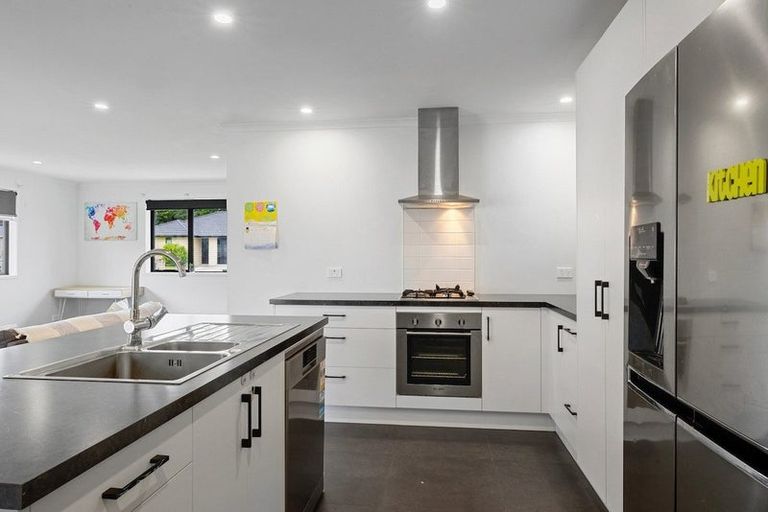 Photo of property in 15 Dreaver Drive, Waitara, 4320