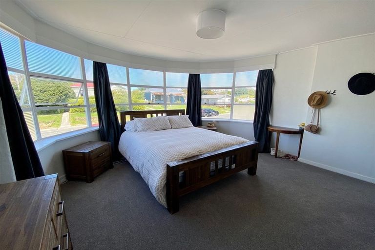 Photo of property in 6 Cossens Street, Balclutha, 9230