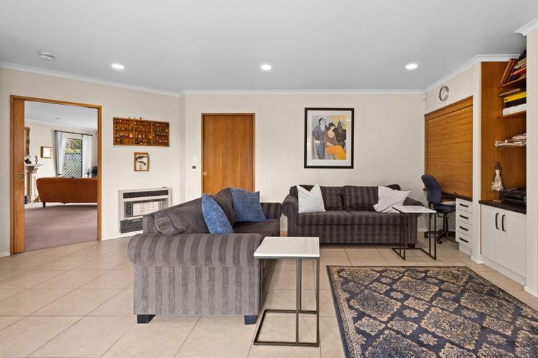 Photo of property in 19 Kingsgate Avenue, Havelock North, 4130