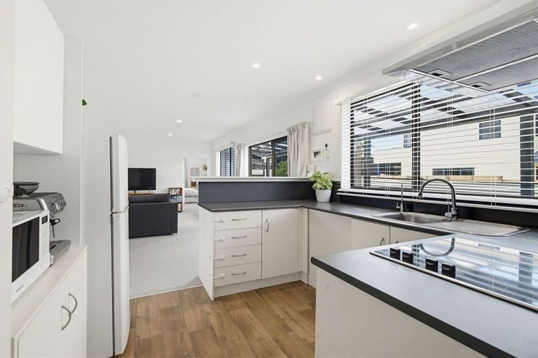 Photo of property in 81 Simpson Road, Papamoa Beach, Papamoa, 3118