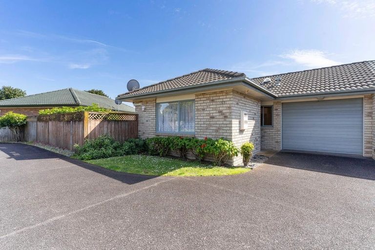 Photo of property in 2/16 Montilla Place, Manurewa, Auckland, 2102