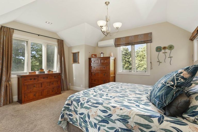 Photo of property in 186 Boord Crescent, Kumeu, 0891