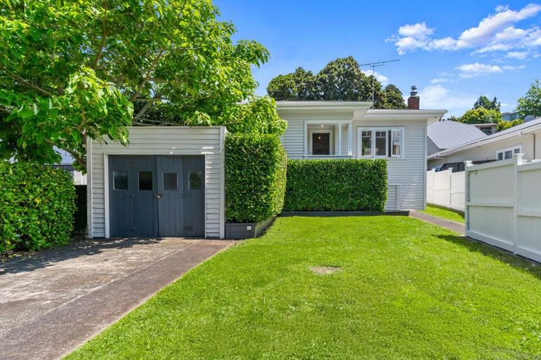 Photo of property in 41 Hillsborough Road, Hillsborough, Auckland, 1042