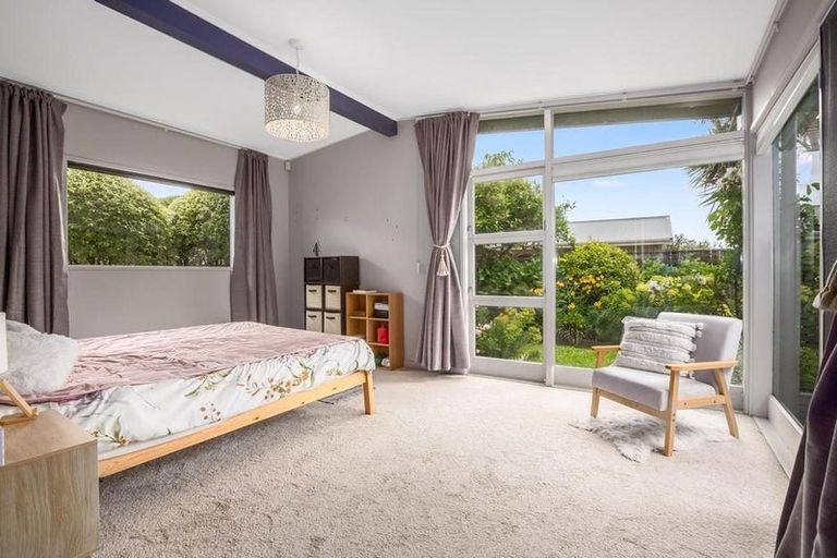 Photo of property in 15 Tawa Street, Waikanae, 5036
