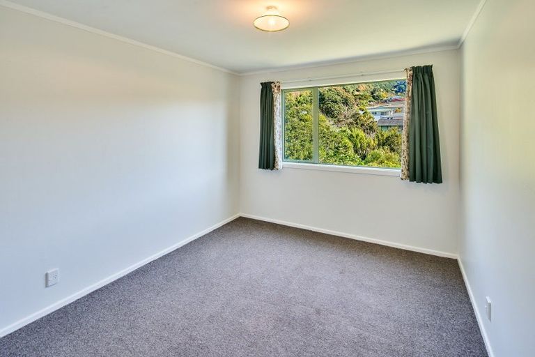 Photo of property in 1a Sunrise Boulevard, Tawa, Wellington, 5028