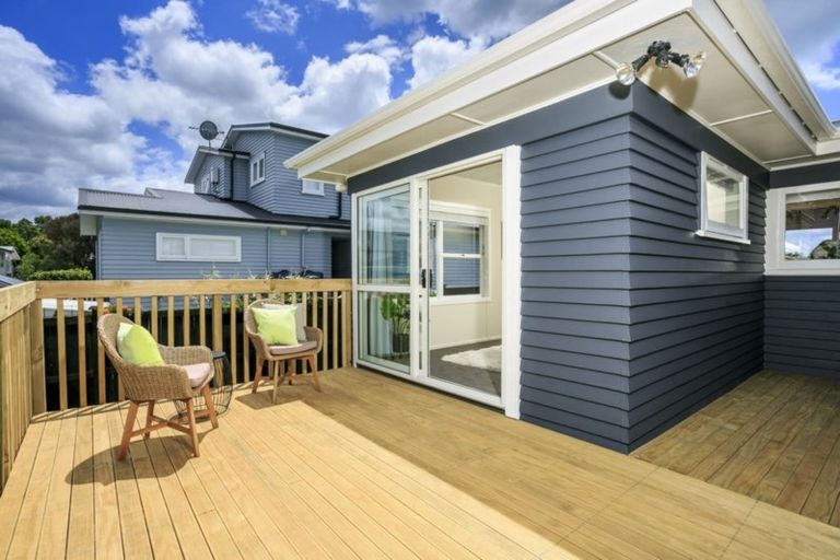 Photo of property in 2/84 Forrest Hill Road, Forrest Hill, Auckland, 0620