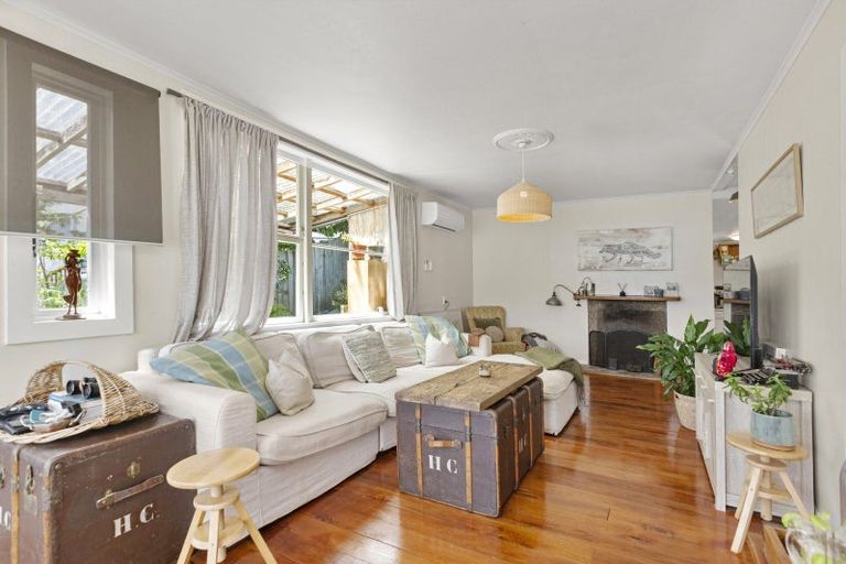 Photo of property in 77 Wallis Street, Raglan, 3225