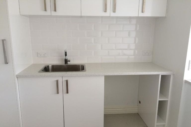 Photo of property in 465 East Coast Road, Murrays Bay, Auckland, 0630