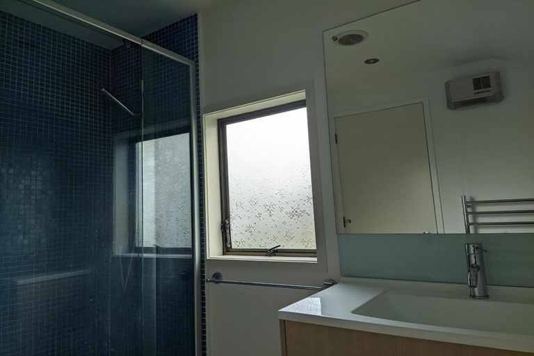 Photo of property in 2/18 Manuka Road, Glenfield, Auckland, 0629