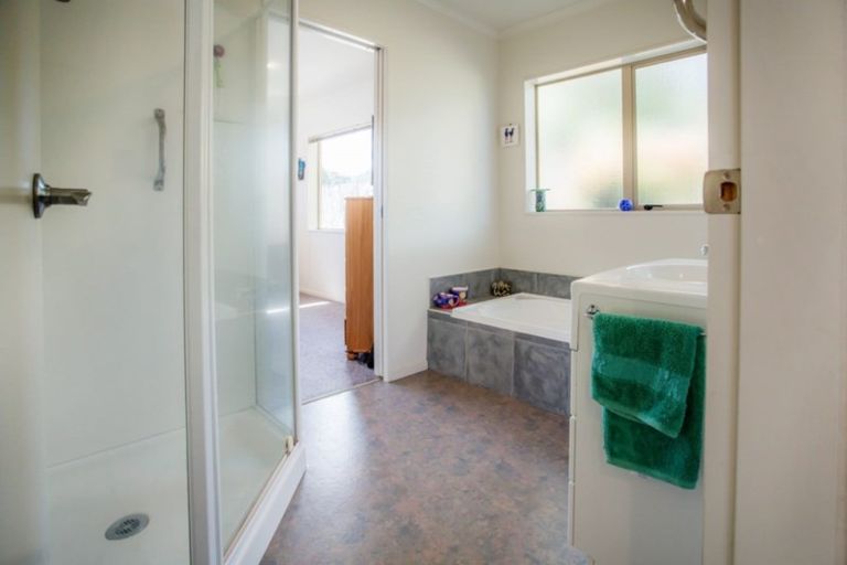 Photo of property in 6 Cabernet Close, Paraparaumu, 5032