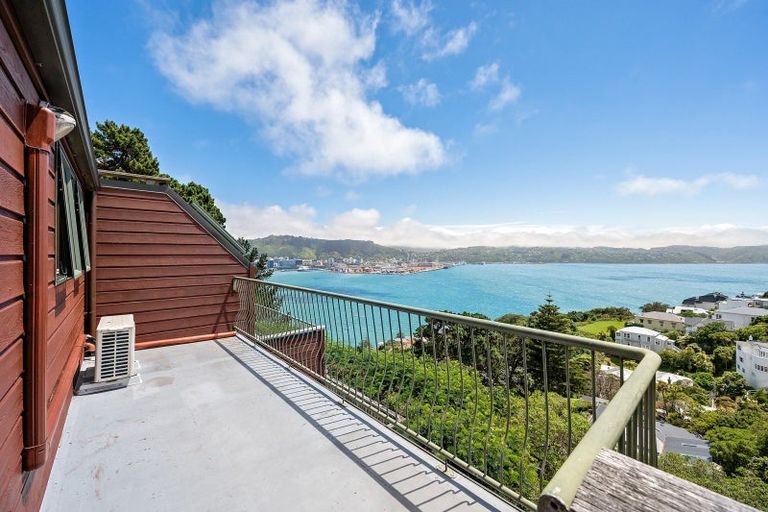 Photo of property in 14 Palliser Road, Roseneath, Wellington, 6011