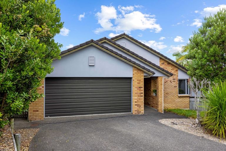 Photo of property in 12 Jelas Road, Red Beach, 0932