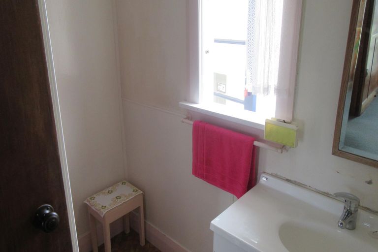 Photo of property in 22 Studholme Street, Waimate, 7924