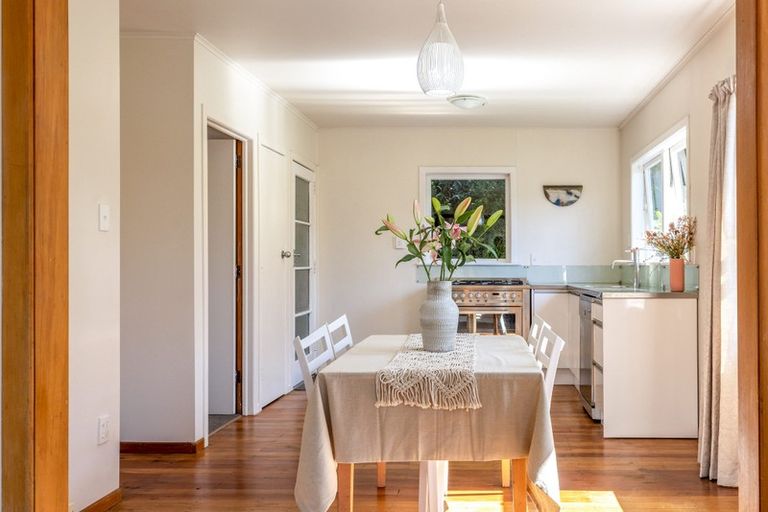 Photo of property in 116 Queens Drive, Oneroa, Waiheke Island, 1081