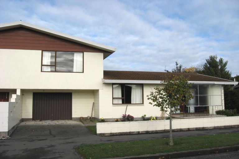 Photo of property in 1/17 Sawtell Place, Northcote, Christchurch, 8052