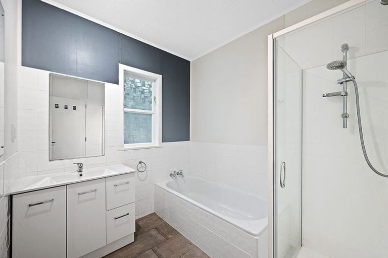 Photo of property in 58 Durham Street, Picton, 7220