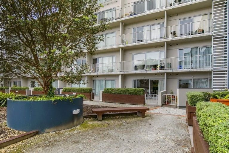 Photo of property in Shoal Haven Apartments, 106c/130 Anzac Street, Takapuna, Auckland, 0622