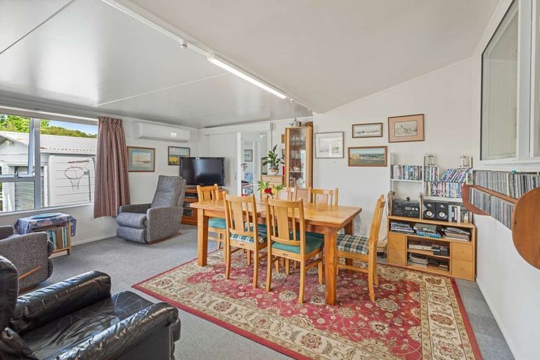 Photo of property in 8 Paraekaretu Street, Hunterville, 4730