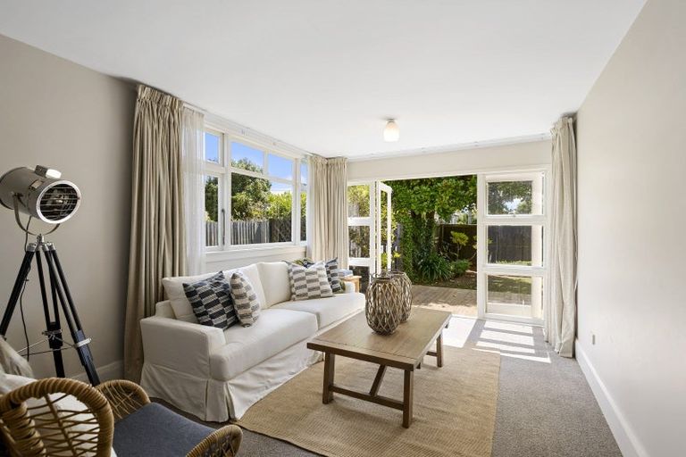 Photo of property in 124 Somerfield Street, Somerfield, Christchurch, 8024