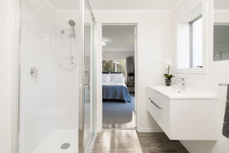 Photo of property in 18 Honeystone Street, Helensburgh, Dunedin, 9010