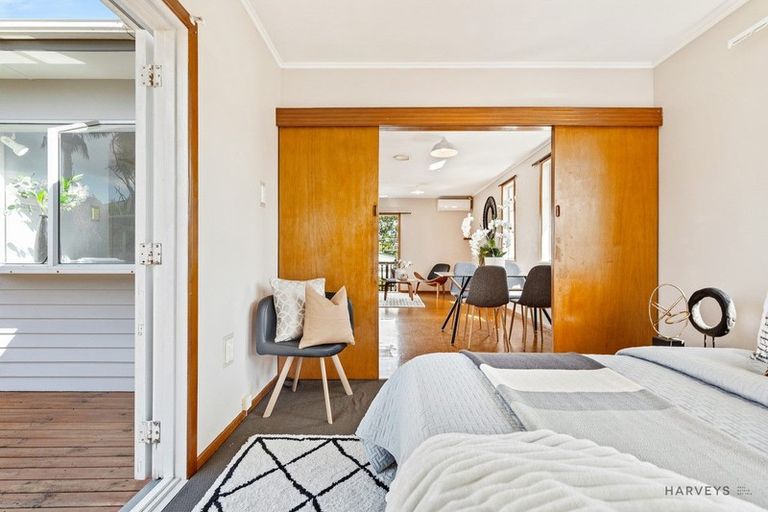 Photo of property in 2/32 Kamara Road, Glen Eden, Auckland, 0602