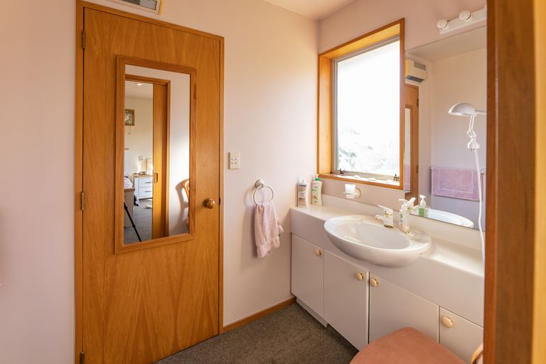 Photo of property in 104 Hamilton Avenue, Ilam, Christchurch, 8041