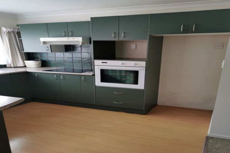 Photo of property in 70 Sturges Road, Henderson, Auckland, 0612