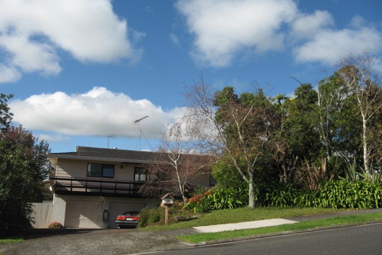 Photo of property in 12 Rotoiti Avenue, Pakuranga Heights, Auckland, 2010