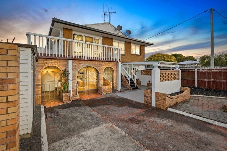 Photo of property in 1/100 Titirangi Road, New Lynn, Auckland, 0600