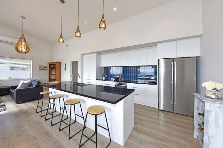 Photo of property in 3 Stoneyridge Close, Mount Pleasant, Christchurch, 8081
