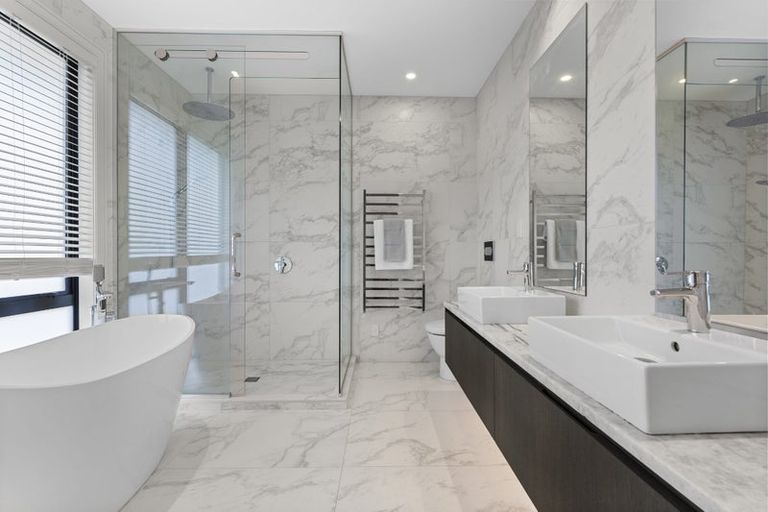 Photo of property in 37 Lake Pupuke Drive, Takapuna, Auckland, 0622