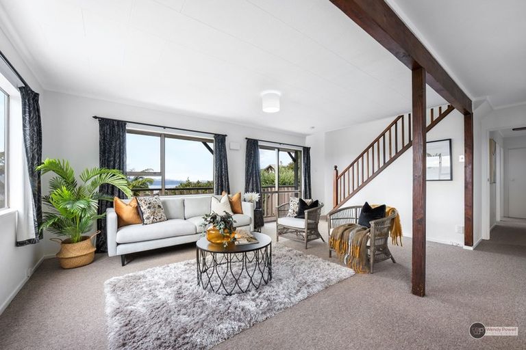 Photo of property in 47 Pokohiwi Road, Normandale, Lower Hutt, 5010