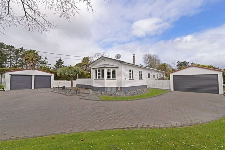 Photo of property in 25 Taupaki Road, Taupaki, Henderson, 0782